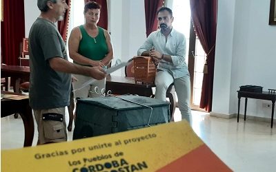 Entrega de compostadoras a los participantes del taller «Los pueblos de Córdoba compostan»