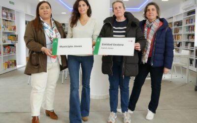 La Coordinadora Provincial del Instituto Andaluz de la Juventud visita Cañete de las Torres renovando el compromiso de la Junta por los jóvenes de la localidad.