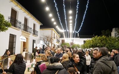 El Mercado Navideño llena de alegría la Plaza de la Paz de Cañete de las Torres